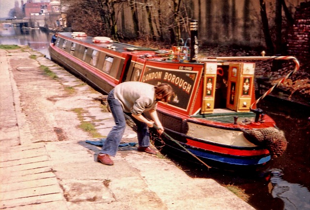 Kirk struggles with rubbish around Tarporley's prop at the entrance to the Hertford Union Canal - early 1986