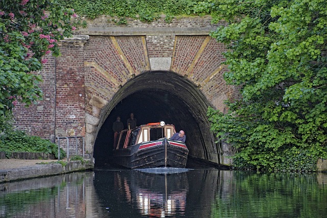 Tarporley emerges from Islington tunnel in the evening of 16 May 2015